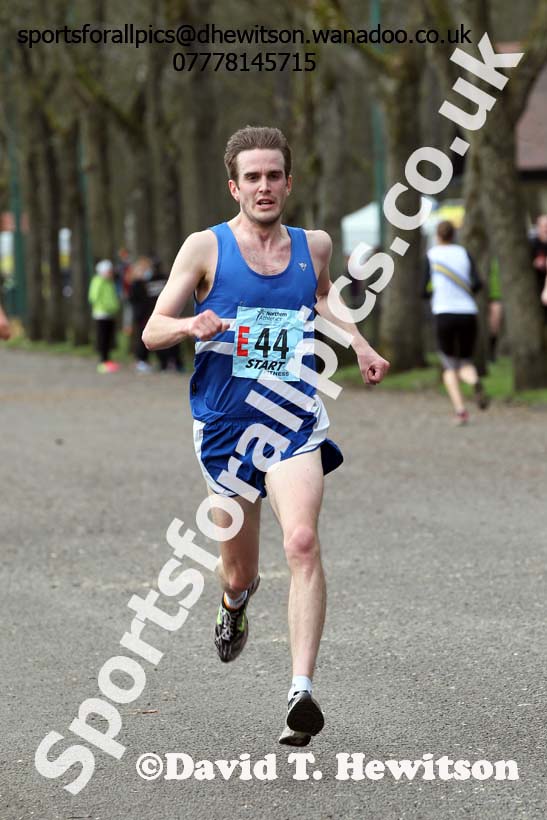 Matt Nicholson (Morpeth) on the 5th leg of the senior mens 12 stage relay, 2014 Northern 12 and 6 Stage Relays, Heaton Park Manchester. Photo: David T. Hewitson/Sports for All Pics